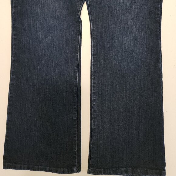 Style & Co. Women's Denim Blue Jeans Dark Wash Tummy Control Size 14 Short - Picture 3 of 16